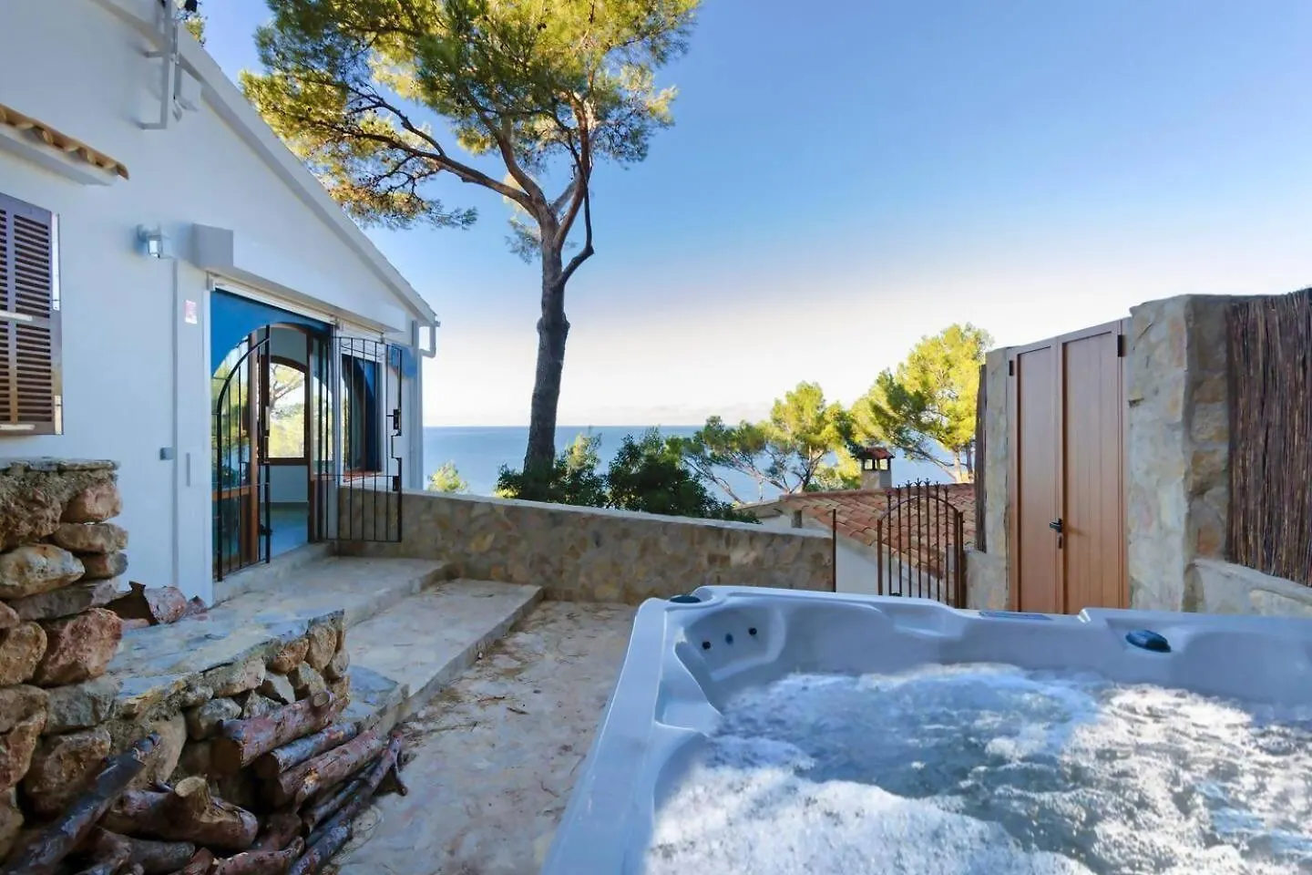 Maripins Villa Con Jacuzzi Y Vistas Unicas Al Mar Banyalbufar